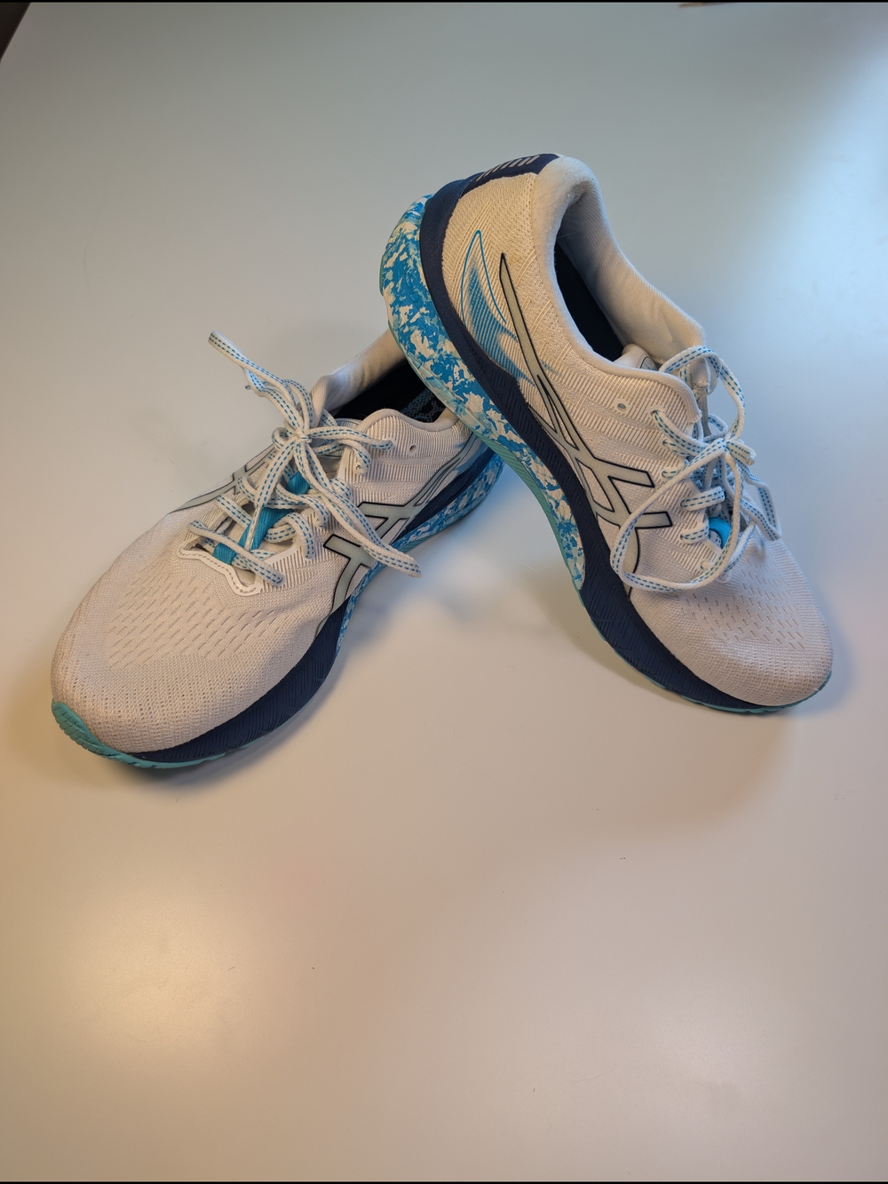 ASICS GT-2000 10 Men's Running Shoes Size 9.5 White Lake Drive 1011B564